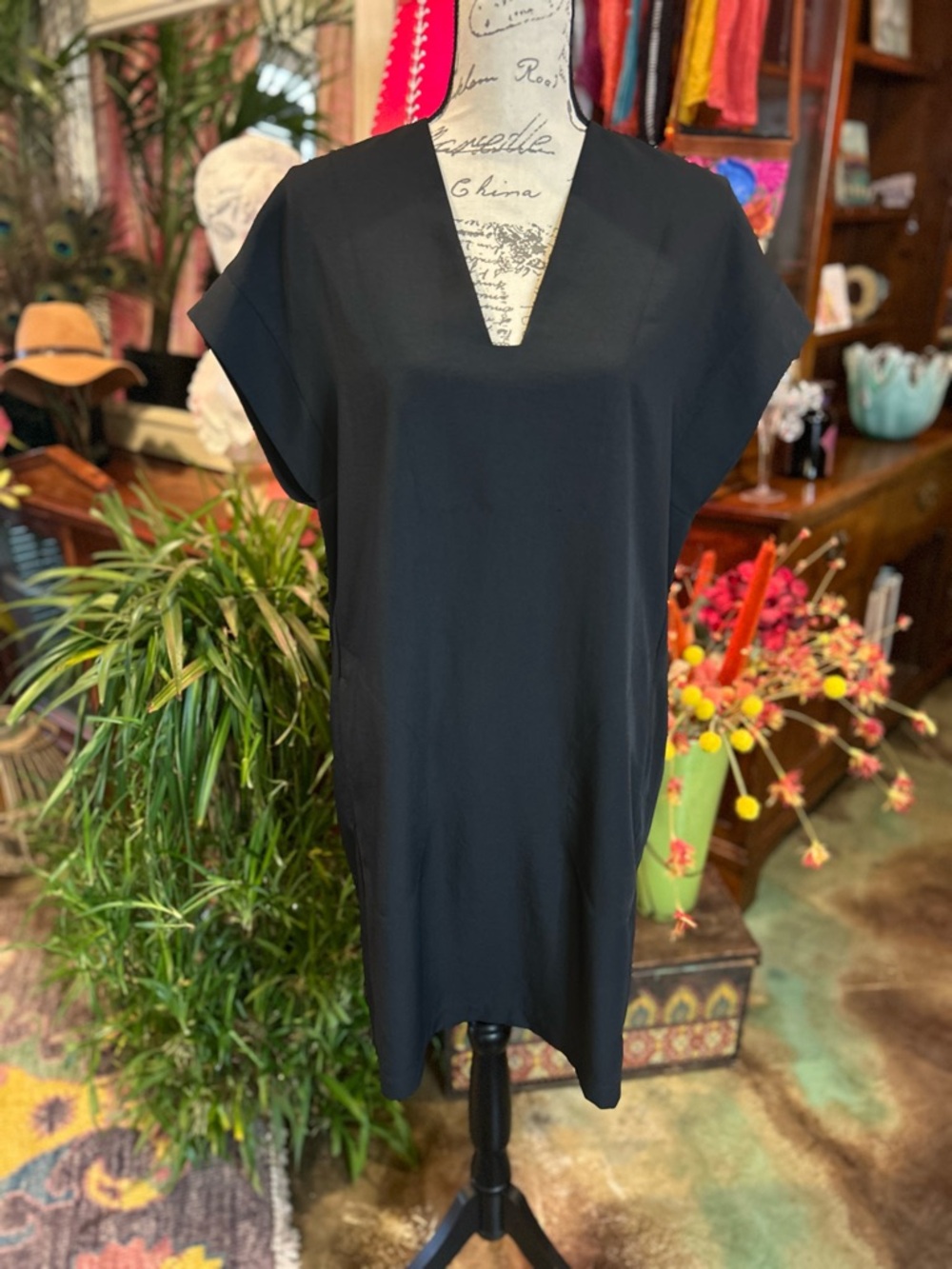 Vince Black V-Neck Tunic Shift Dress Knee Length Short Sleeve Size S